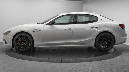 Bianco 2024 Maserati Ghibli Modena Ultima Q4