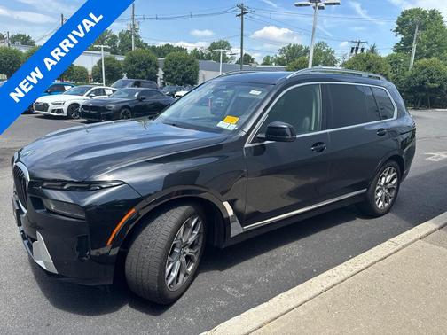 Black Sapphire Metallic 2024 BMW X7 xDrive40i
