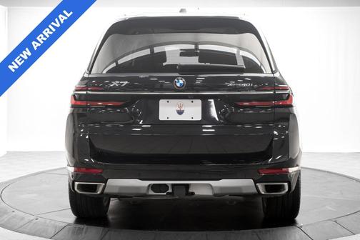 Black Sapphire Metallic 2024 BMW X7 xDrive40i
