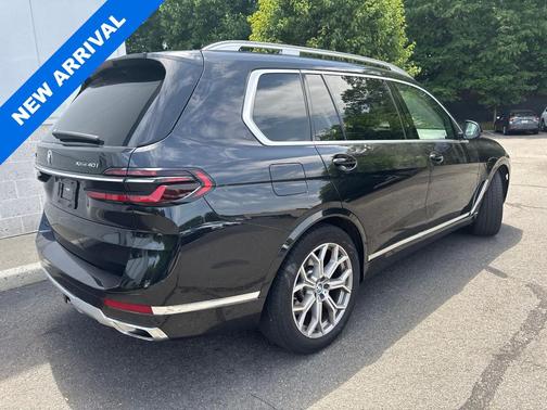 Black Sapphire Metallic 2024 BMW X7 xDrive40i