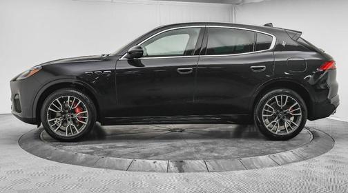 Nero 2025 Maserati Grecale Base