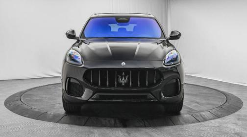Nero 2025 Maserati Grecale Base