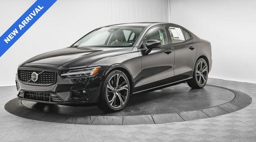 2024 Volvo S60 B5 Plus Dark Theme