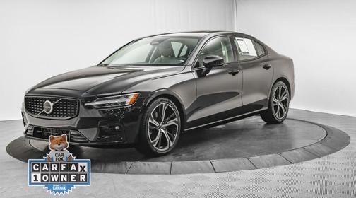 2024 Volvo S60 B5 Plus Dark Theme