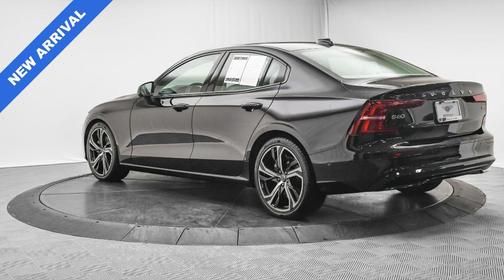 2024 Volvo S60 B5 Plus Dark Theme