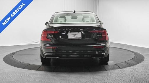 2024 Volvo S60 B5 Plus Dark Theme