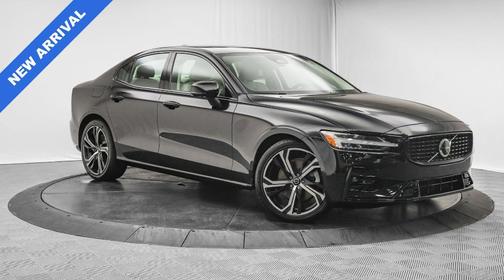 2024 Volvo S60 B5 Plus Dark Theme