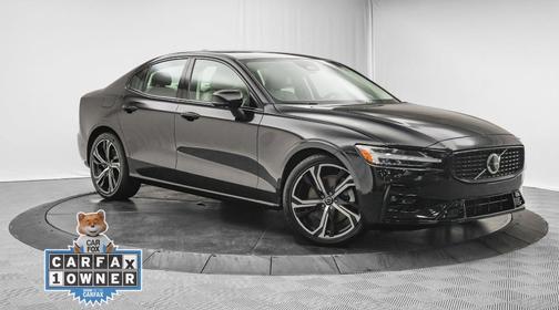 2024 Volvo S60 B5 Plus Dark Theme