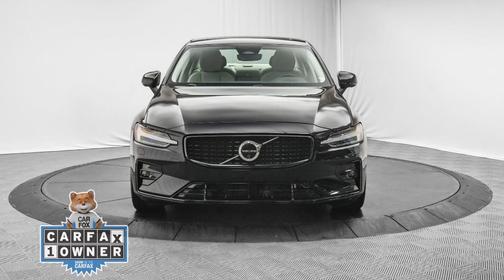 2024 Volvo S60 B5 Plus Dark Theme