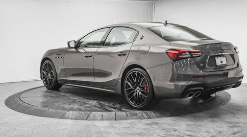 Grigio Maratea Metallic 2024 Maserati Ghibli Modena Ultima Q4
