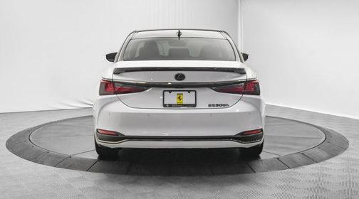 2023 Lexus ES 300h Base