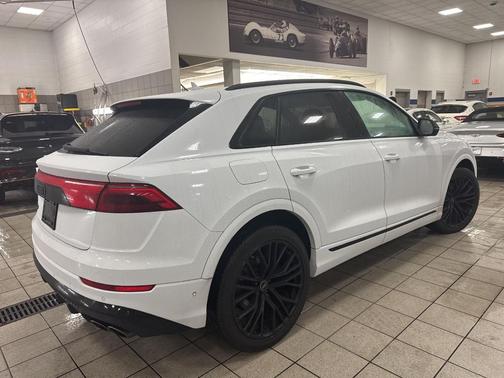 2024 Audi SQ8 4.0T Premium Plus
