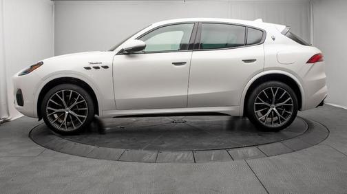 Bianco 2026 Maserati Grecale Modena