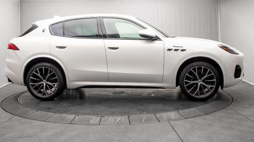 Bianco 2026 Maserati Grecale Modena