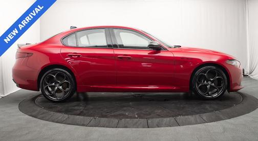 Rosso 2023 Alfa Romeo Giulia Ti