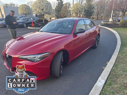 Rosso 2023 Alfa Romeo Giulia Ti