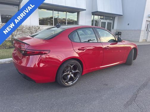 Rosso 2023 Alfa Romeo Giulia Ti