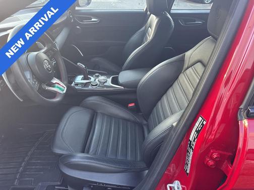 Rosso 2023 Alfa Romeo Giulia Ti