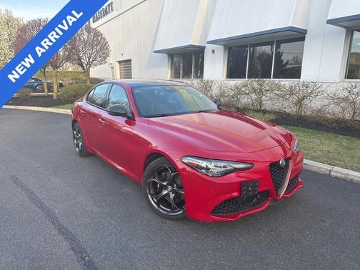 Rosso 2023 Alfa Romeo Giulia Ti