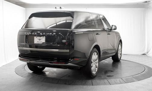 Santorini Black 2023 Land Rover Range Rover P400 SE