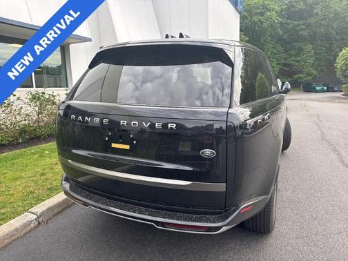 Santorini Black 2023 Land Rover Range Rover P400 SE