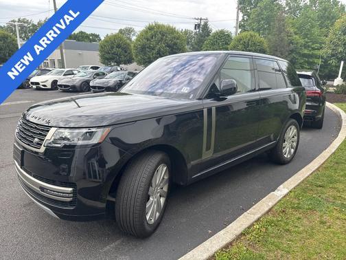 Santorini Black 2023 Land Rover Range Rover P400 SE