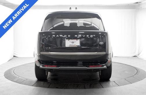 Santorini Black 2023 Land Rover Range Rover P400 SE