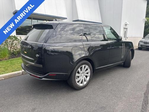 Santorini Black 2023 Land Rover Range Rover P400 SE