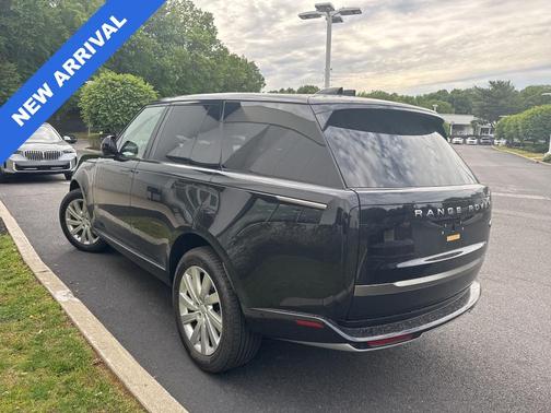 Santorini Black 2023 Land Rover Range Rover P400 SE
