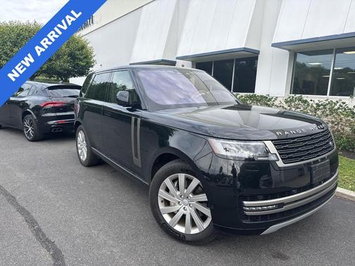 Santorini Black 2023 Land Rover Range Rover P400 SE