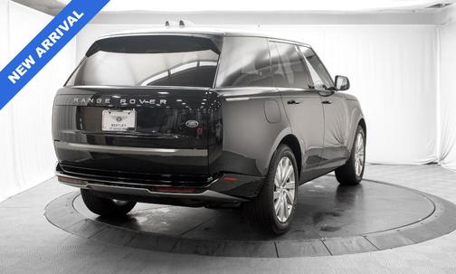 Santorini Black 2023 Land Rover Range Rover P400 SE