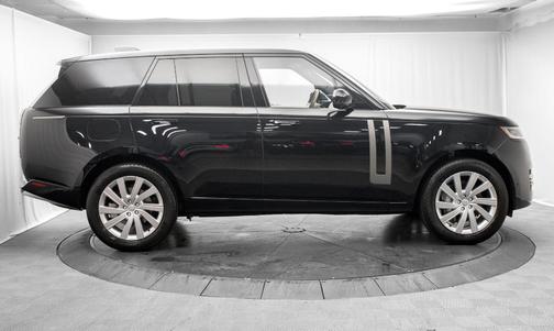 Santorini Black 2023 Land Rover Range Rover P400 SE