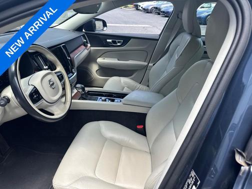 Denim Blue Metallic 2021 Volvo S60 T6 Momentum