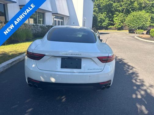 Bianco 2024 Maserati GranTurismo Modena