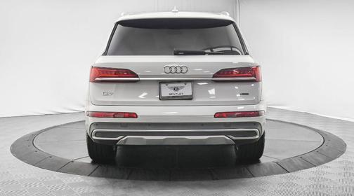2022 Audi Q7 55 Premium Plus