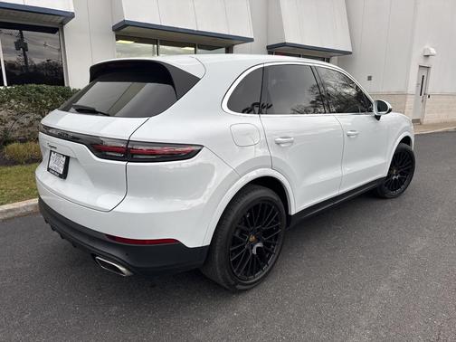2022 Porsche Cayenne Platinum Edition