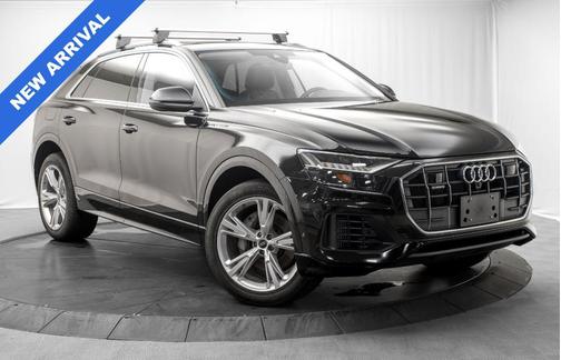 Mythos Black Metallic 2023 Audi Q8 55 Premium