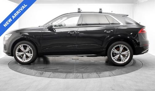 Mythos Black Metallic 2023 Audi Q8 55 Premium