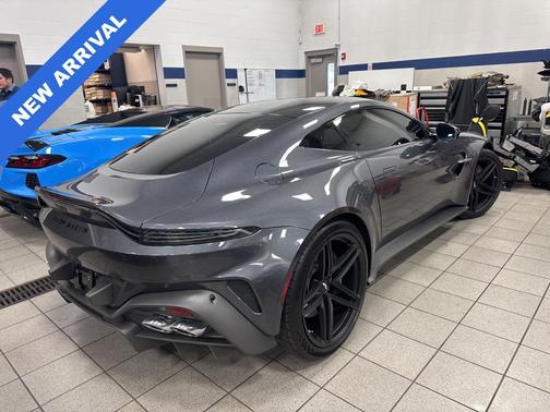 2025 Aston Martin Vantage Base