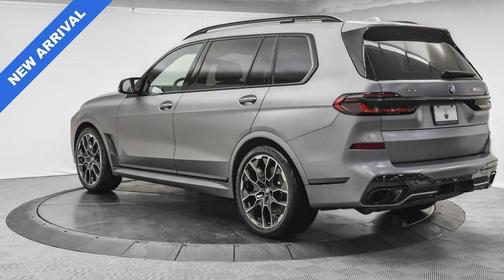 2024 BMW X7 M60i