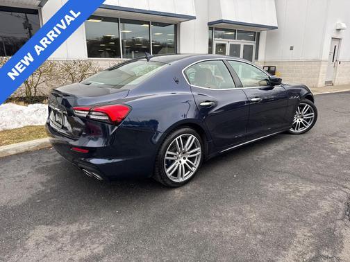 2022 Maserati Ghibli Modena Q4