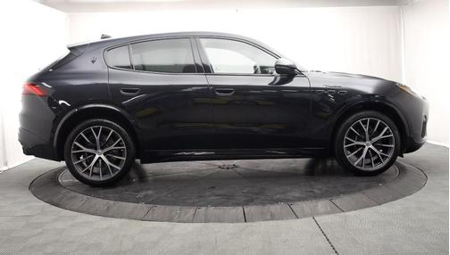 Nero Noctis 2026 Maserati Grecale Modena