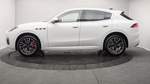 White 2025 Maserati Grecale Base