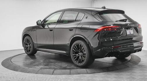 Nero 2025 Maserati Grecale Modena