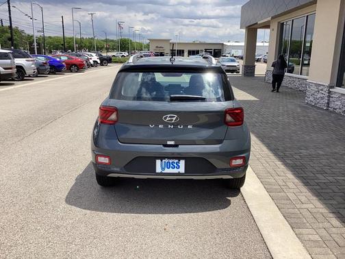 Ecotronic Gray Pearl/Black Roof 2026 Hyundai VENUE SEL w/Two-Tone Roof