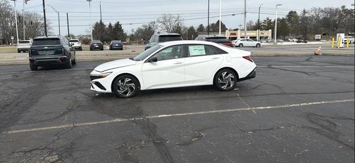 2025 Hyundai ELANTRA HEV SEL Sport