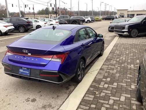 2024 Hyundai ELANTRA Limited