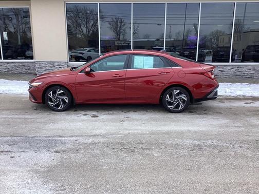 2024 Hyundai ELANTRA SEL