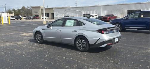 2026 Hyundai SONATA Hybrid Base