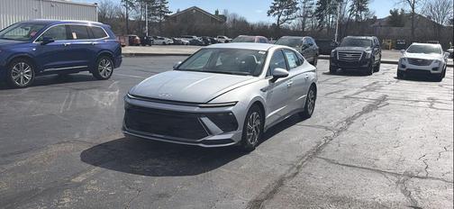 2026 Hyundai SONATA Hybrid Base